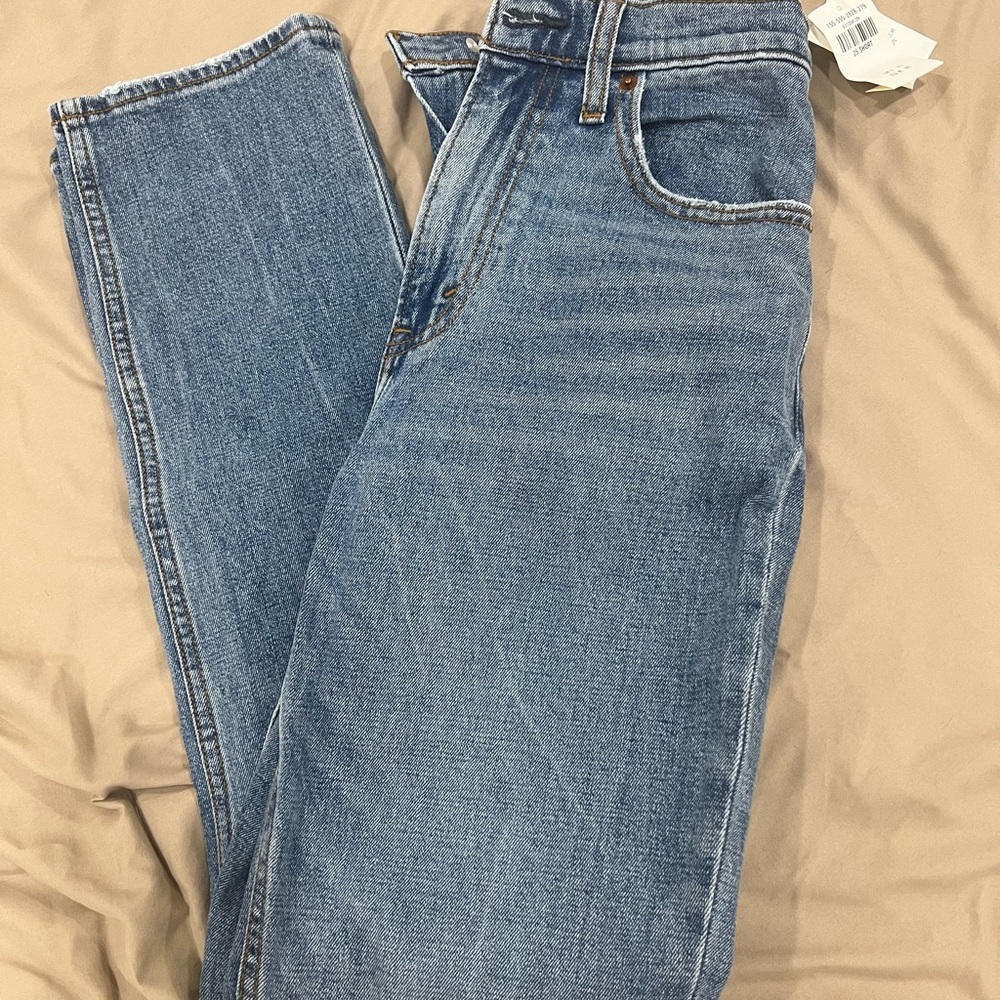 Abercrombie 90’s Slim Straight Ultra High Rise Jeans